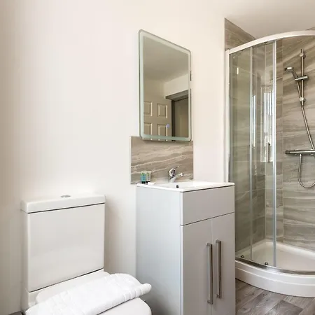 Modern 1 Bedroom Yeadon Apartment Exterior photo