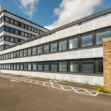 Modern 1 Bedroom Yeadon Apartment Exterior photo