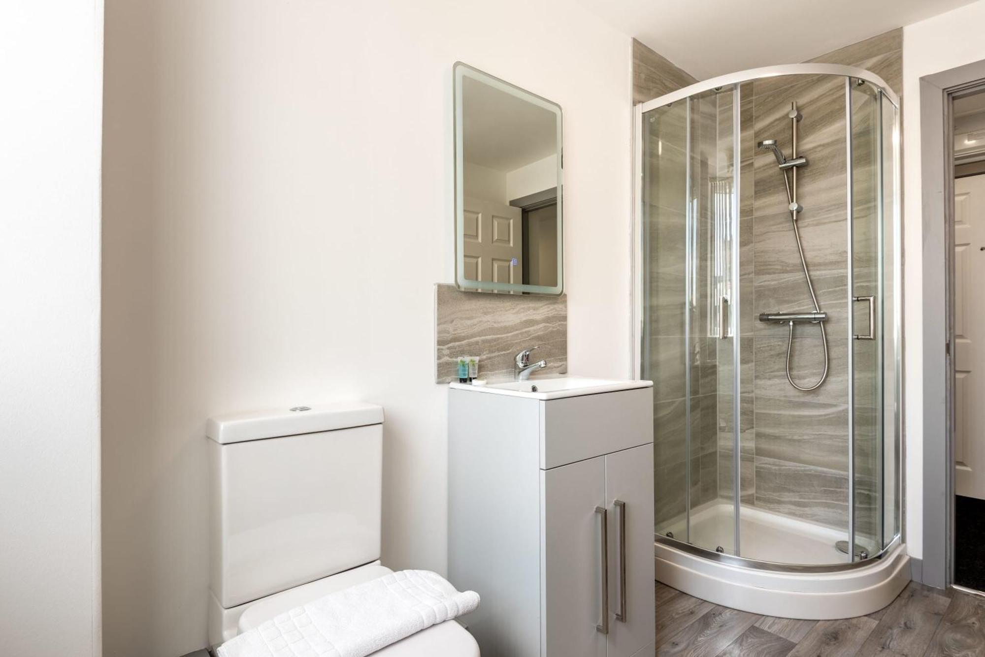 Modern 1 Bedroom *